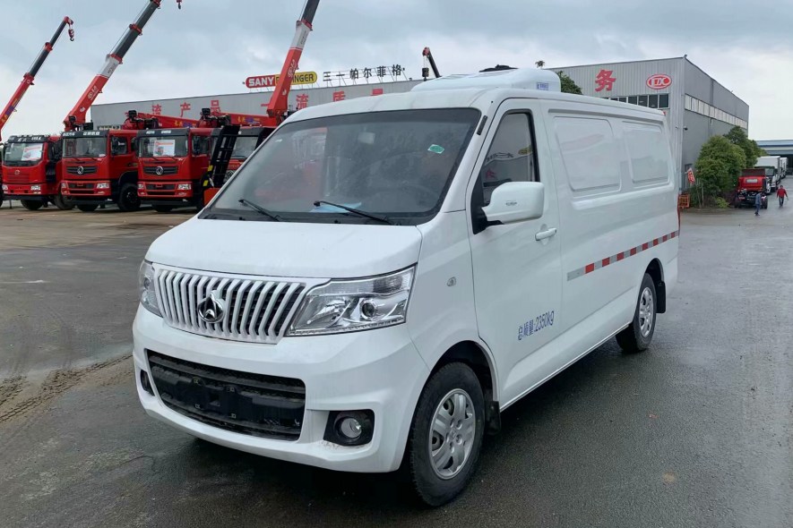 (3.5方)長(zhǎng)安睿行M80面包冷藏車(chē)